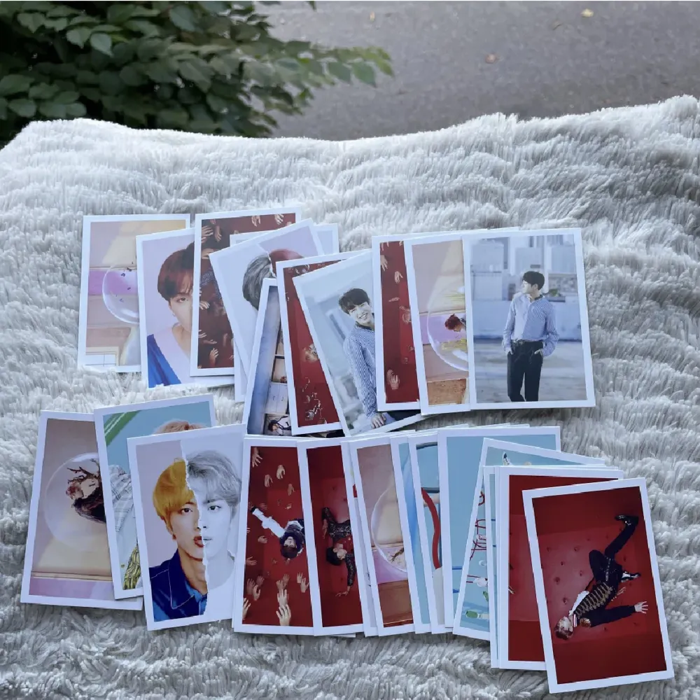 BTS postcards som är i jätte kvalite, fri frakt 🤍. Accessoarer.