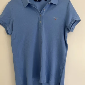 Gant, pikétröja stl XS  - Säljer en pikétröja från Gant i fint använt skick. 