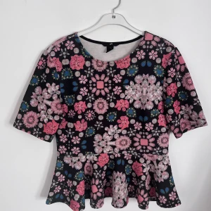 Topp - Fin blommig topp