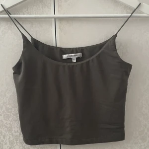 Linne  - Jättefint linne till alla tillfällen! Säljs i befintligt skick💚nypris 279kr