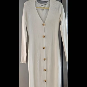 Klänning från Missguided, storlek 34/XS - Klänningen är genomskinlig, se bild. Annars jättefint skick. Använd 1 gång