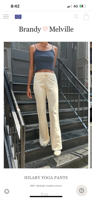 Brandy melville - Säljer dessa mjukis/yoga pants från brandy Melville. Sparsamt använda, beigea och lågmidjade❤️