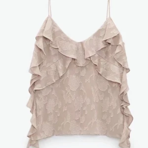 Topp från Zara - Skitsnygg topp från zara men kommer inte till användning så tänkte kolla intresset. Aldrig använd och inga defekter. Banden är lite uppsydda men inget som syns utifrån. Säljer endast för bra pris. Skriv om ni har frågor eller liknande! Storlek XS💗