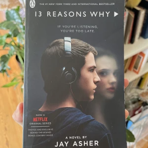 13 reasons why - Pocket bok på engelska, bra skick köpt på Akademibokhandeln 🌺
