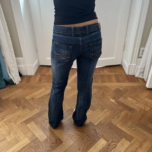 Lågmidjade bootcut jeans - Snygga lågmidjade bootcut 