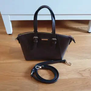 New York Portable Design väska med ett strap för att göra den till Axel väska