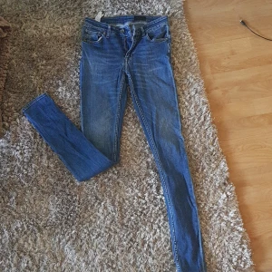 Jeans - Storlwk 28/32 i bra skick ,mellanblåa använda i gott skick