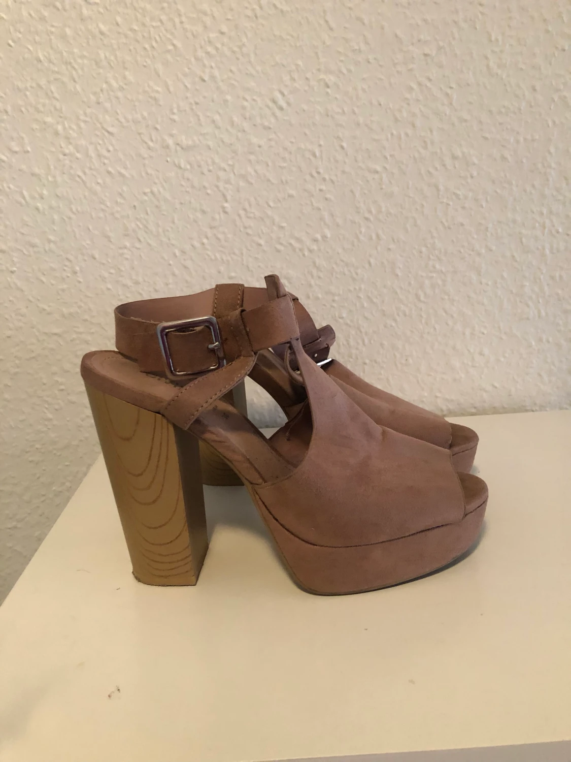 Högklackade skor  - 90