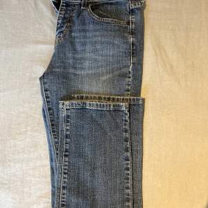 Ett par vintage Levi’s jeans som tyvärr inte kommer till någon användning. Riktigt sköna 505 straight leg!