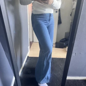 Lee jeans  - Jeans från Lee, bara använda fåtal gånger så de är i nyskick 💙 