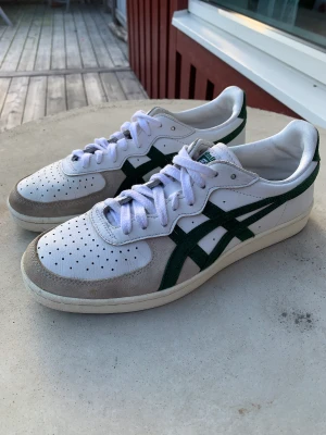 Onitsuka tiger sneakers - Säljer mina galet snygga Onitsuka tigers ✨ Skorna är i mycket fint skick och jag köpte dom orginellt för 1 490 kr ♥️  Priset är diskuterbart!!