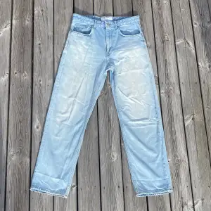 Säljer dessa baggy jeans från Bershka. Köparen står för frakt. Dm för frågor eller mått🤙