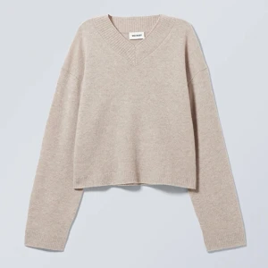 Stickad tröja  - Jag säljer denna super fina Weekday tröjan i storlek xs men passar även s/m. Kontakta mig för fler bilder och köparen står för frakten. Pris kan diskuteras :)