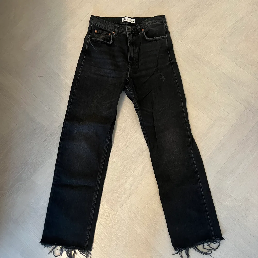 Zara jeans storlek 36, säljer pga används inte, bra skick. Jeans & Byxor.