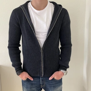 Replay zip up - Vi säljer nu våran Replay zip up som är perfekt till hösten  Har ni frågor kom dm