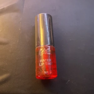 Lip tint  - En lip tint frång glam oöppnad sönder för att jag har många