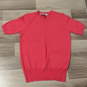 Rosa Zara  bastopp - Rosa topp från zara som aldrig har använts då färgen inte riktigt var min stil! Stl S