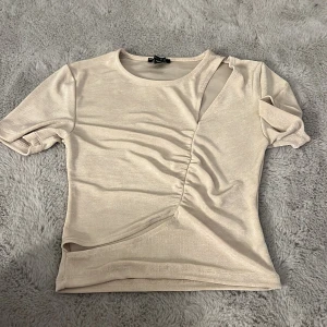 Troja - Helt ny jätte fin tröja, dock så har jag tagit av etiketten. Aldrig använd som sagt. 