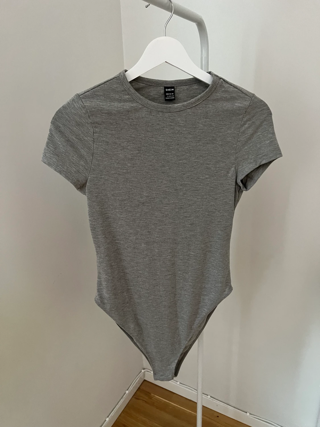 Grå body ny oanvänd - 90