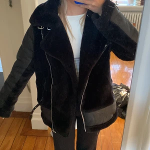 Svart höst jacka - Höst jacka storlek s lite oversized