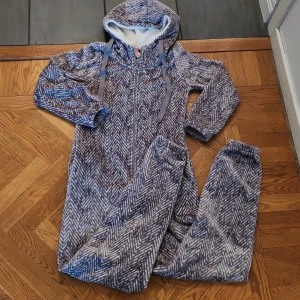 Onepeace - Så mysig och gosig i flanell och fleece från Hunkemöller, dragkedja och två fickor. Aldrig använd.