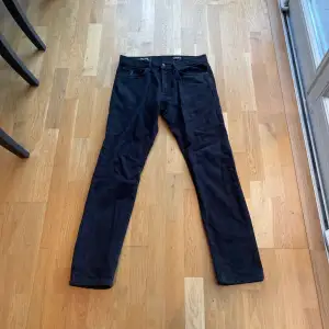 Fina svarta jeans, storlek 32/32