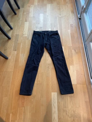 Svarta jeans - Fina svarta jeans, storlek 32/32