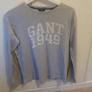 Långärmad t shirt från Gant. Stl 176. 