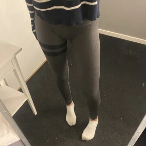 stronger tights - tränings tights från stronger, storlek S nypris 700kr fint skick 