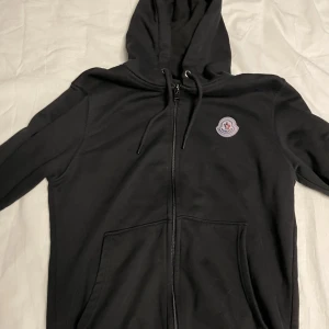 Moncler hoodie  - ⚠️Såld ⚠️ 1400kr
