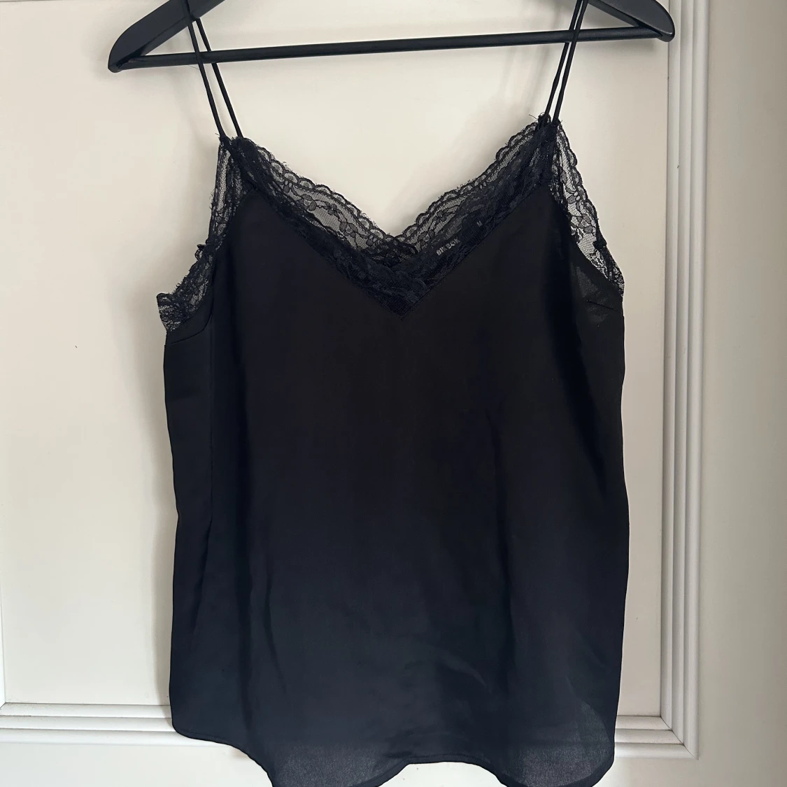 Linne med spets detalj 