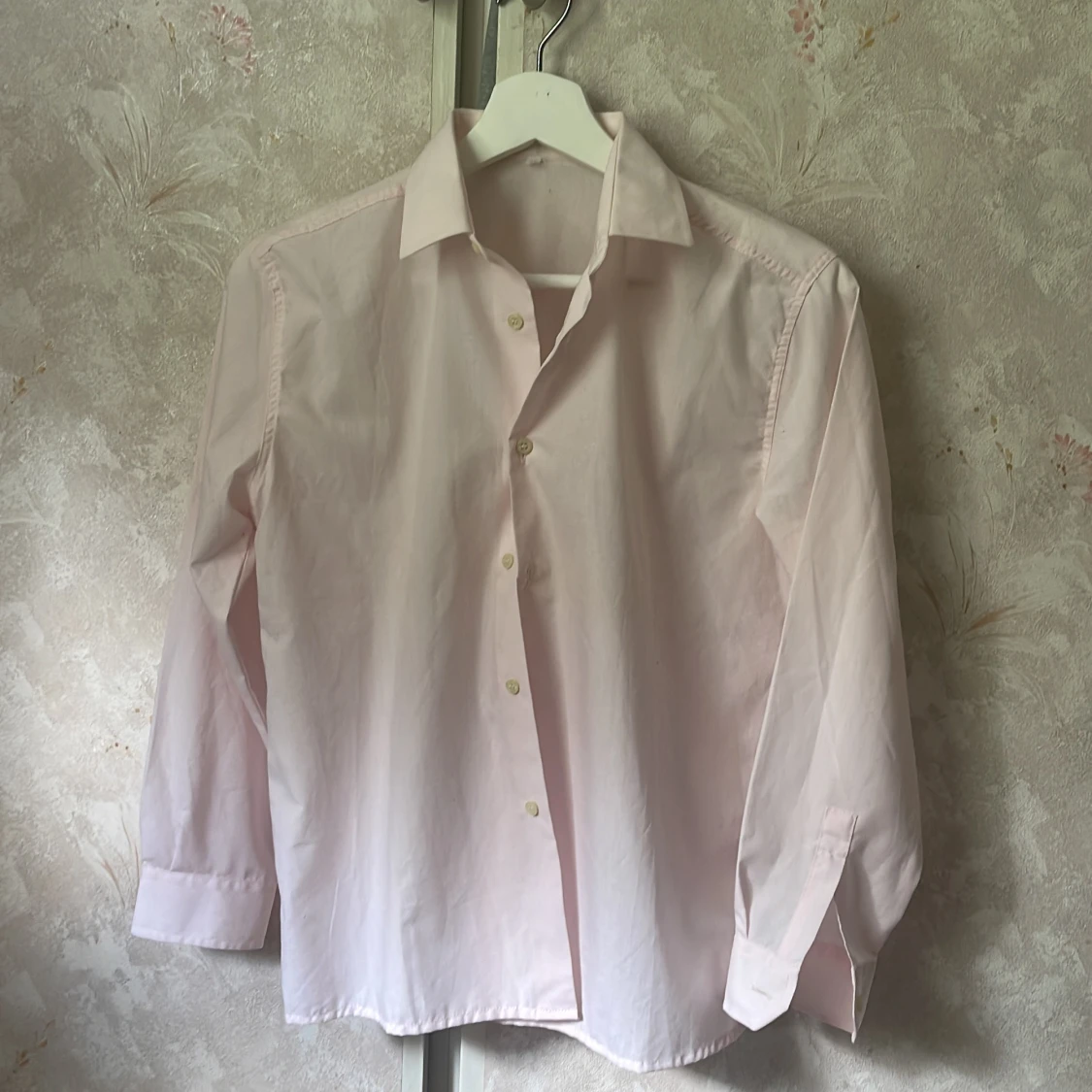 Rosa skjorta 