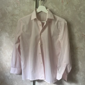 Rosa skjorta  - Helt ny, ljusrosa skjorta i strl 36❤️