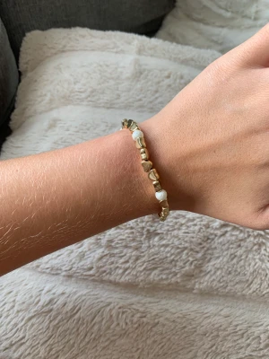 Pärlarmband  - Pärlarmband, köper ni två st utav mina andra så får ni gratis frakt 