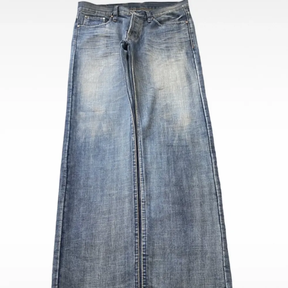 Snygga G star jeans som tyvärr inte passar mig. Midjemått rakt över 44 cm. . Jeans & Byxor.
