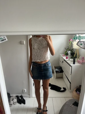 Zara topp spets - Vit spets topp ifrån zara i storlek L men sitter bra på mig som är en S