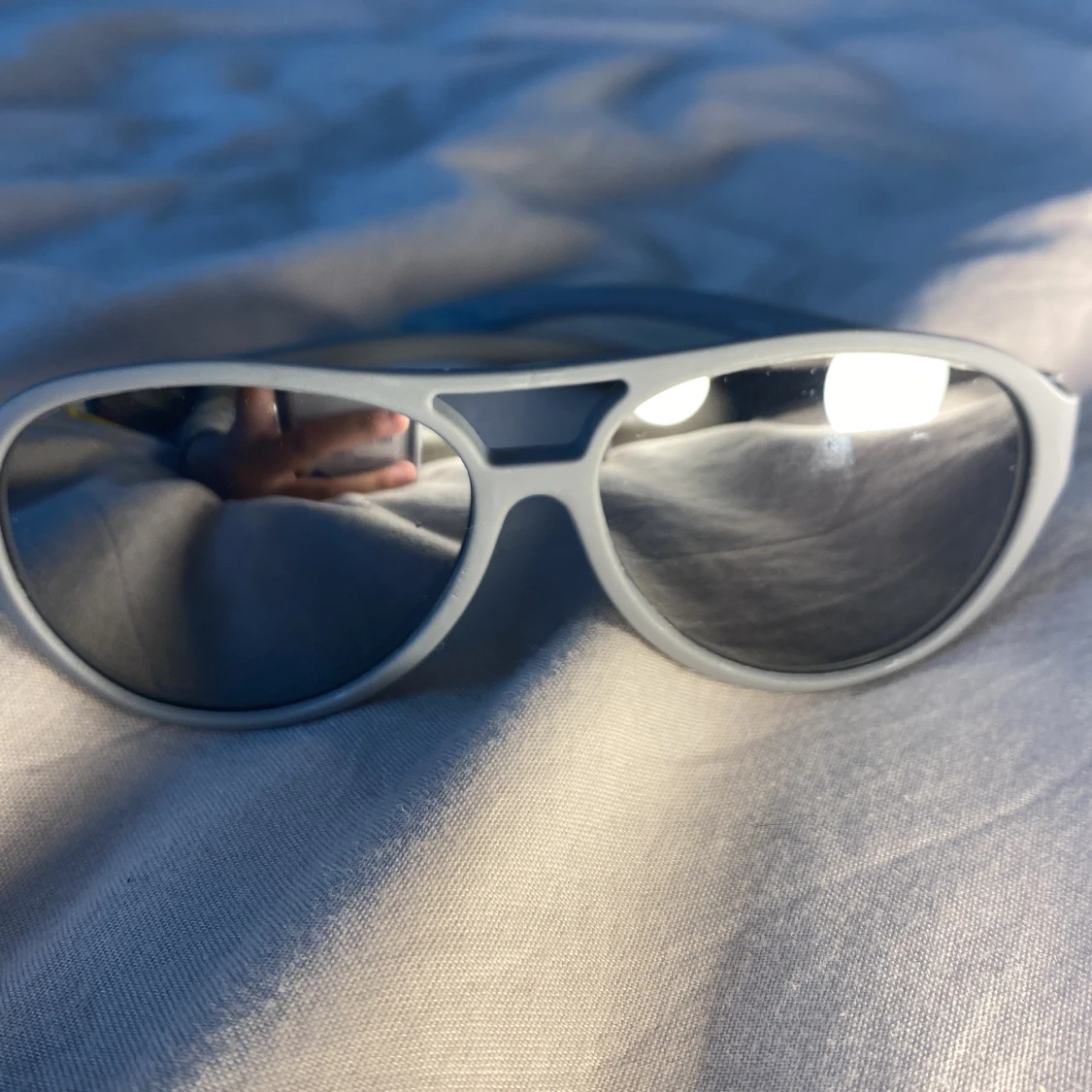 Gråa solglasögon för barn  - 90