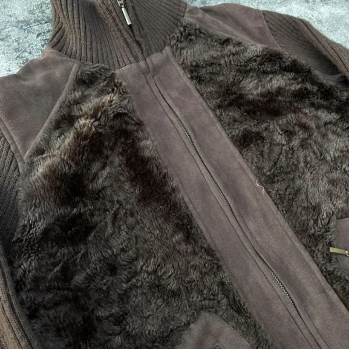 En skitsnygg brun furr RESERVED zip - 90