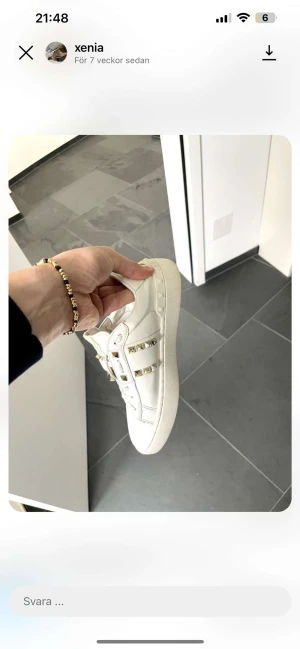 Valentino skor - Jätte fina valentino skor använda fåtal gånger. Nytt skick köpt från en tjej frn insta har äkte bevis säljer pågrund av att de är fel storlek! 