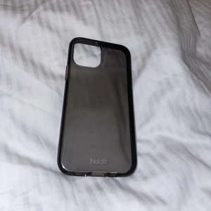 Skal - Svart genomskinlig skal ifrån holdit