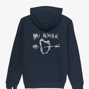 Mi Amor hoodie - Säljer denna i helt nyskick nästan aldrig använd så de ser ut som en ny. Köp direkt för 900.🥰