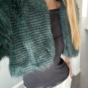 Pälsjacka - Supersnygg grön pälsjacka i mycket bra skick🌟🌟