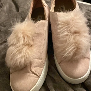 Steve madden - Jätte fina pälsskor från Steve madden använt ett få antal gånger !!bara idag 300kr