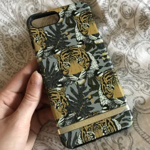 Mobilskal  - Använd men fint skick.