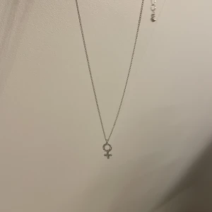 Halsband  - Säljer även detta halsband som inte används då jag inte använder silver! Frakten gratis 