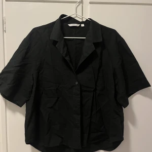 Linen shirt - Black linen shirt from Uniqlo