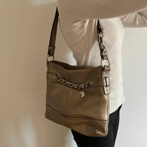 Coach Shoulder Bag - This item have been worn and shows signs of wear and tear, but still is in good condition. Please be aware of this is an vintage item.
