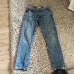 Jack n Jones byxor loose/chris - Säljer Jack n Jones jeans Loose/ chris fit blåa/ljusblåa. 