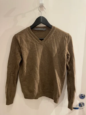 Tröja  - Säljer denna tröja i fint skick. STICKS INTE😍