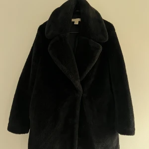 Jacka fuskpäls H&M - Använd men i fint skick